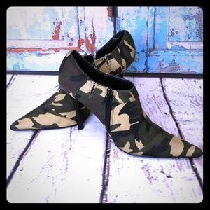Camouflage, black Heels